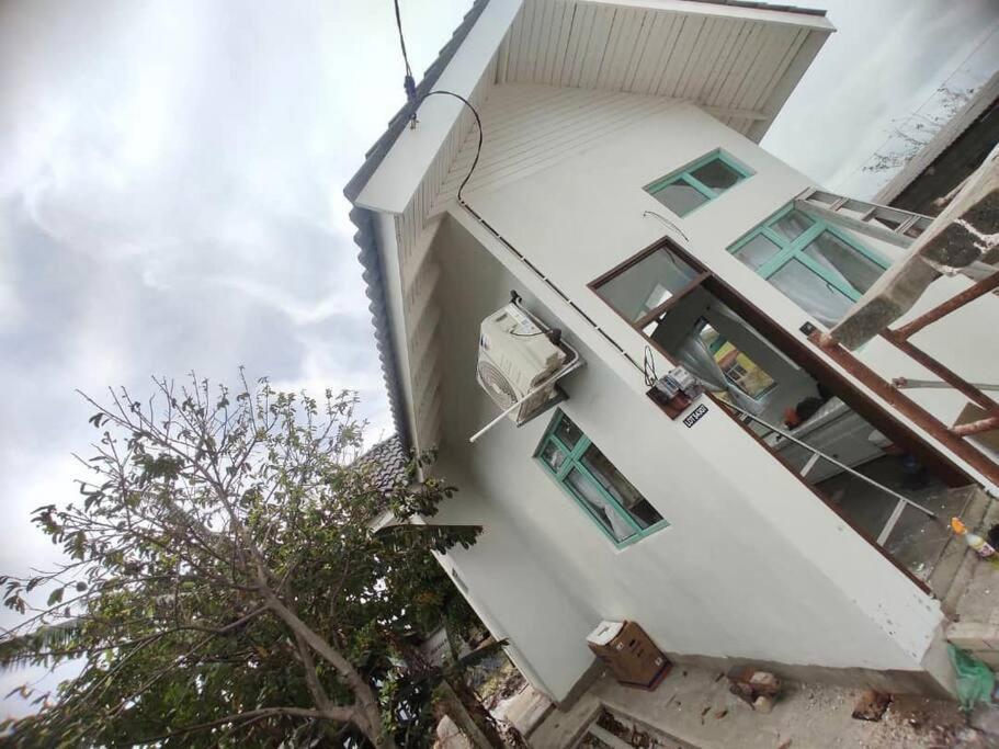 Villa Sea Kecil Tiny House Near Jetty Of Kuala Besut à Kampong Nail Extérieur photo